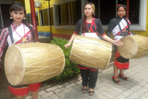 धिमे र बाँसुरी सिक्दै झापाली नेवार