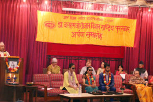 सुयोग्य शिक्षक पुरस्कार प्रा. डा. त्रिपाठीलाई