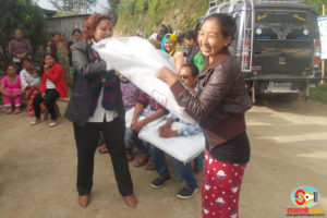 चौबिसेका कृषकलाई कृषि सामाग्री हस्तान्तरण