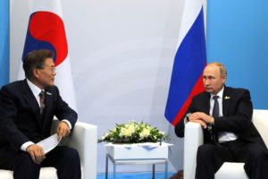 कोरियाली प्रायद्वीपलाई आणविक निशस्त्रीकरण गर्न सघाउन मुनद्वारा पुटिनलाई आग्रह