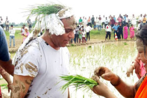 असार १५ : कृषि मन्त्रीको टाउकोमा रोपाइँ !