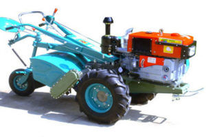 यान्त्रिक हलोले खेत जोत्न थाले म्याग्दीका महिला