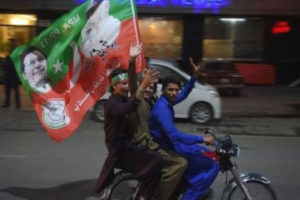 पाकिस्तान आमनिर्वाचन: इमरान खानको पार्टीलाई शुरूवाती ‘अग्रता’