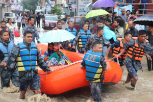 भक्तपुरका कैयौँ बस्ती डुबानमा, ३ को मृत्यु, १५ घर ढले