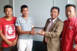 सान्नेका मृगौलापीडित मगरलाई युवा संघको सहयोग