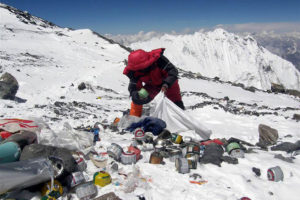 सगरमाथामा फोहर बढेकोप्रति सरोकारवालाको चिन्ता