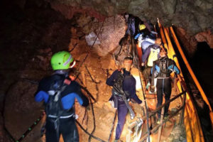 दुई हप्तादेखि गुफामा थुनिएका बाँकी नौ जनाको उद्धार शुरु, सोमबार थप चारजनालाई बाहिर निकालिने