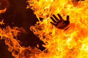 आगोमा जलेर आमासहित दुई बालकको मृत्यु