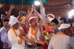 ४० वर्षीय बालकरामले छेडे जिब्रो, दैवी शक्ति प्राप्त हुने विश्वास