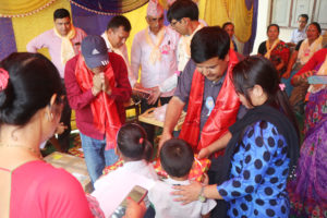 डा.शर्माद्वारा बिपन्न बिद्यार्थीलाई शैक्षिक सामाग्री र पोशाक प्रदान (भिडियो रिपोर्टसहित)