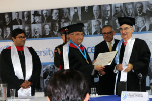 शान्ति विश्वविद्यालयद्वारा प्रधानमन्त्री ओलीलाई मानार्थ विद्यावारिधिको उपाधि