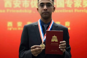 चिनियाँ सरकारद्वारा नेपाली प्राध्यापक झा पुरस्कृत