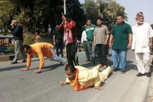 समृद्धि माग्दै ३ किलोमिटर घस्रिए विराटनगरका मेयर