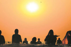 उदाउँदो सूर्यलाई अर्घ दिँदै मिथिलाञ्चलमा छठ सम्पन्न