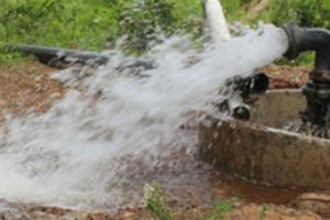 तेह्रथुमको छथर गाउँपालिकामा डिप बोरिङ गरेर खानेपानी वितरण