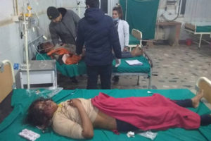 दाङ बस दुर्घटना : राप्ती अञ्चल अस्पतालमा ल्याईयो मृत्यु भएका २२ जनाको शव