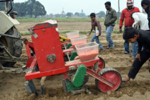 कृषक यान्त्रिकीकरणतर्फ