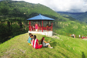 मायालु डाँडामा प्रणय दिवस मनाउँन प्रेम जोडीको भीड