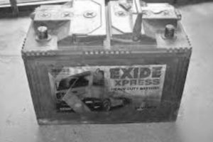 व्याट्री पड्किँदा दुवै आँखा बन्द