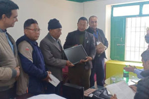 भोजपुरमा विद्यालयलाई कम्प्युटरसहितका सामग्री वितरण