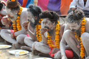 भारतीय युवा इन्जिनियरिङ–एमबीए गरेर नागा साधु बनिरहेका छन्