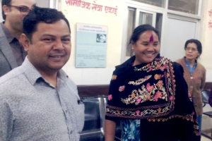 गण्डकी प्रदेशका सामाजिक विकासमन्त्रीद्वारा अस्पतालमा छड्के