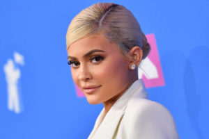 काइली जेनरले गरिन फेसबुकका मार्क जुकर्बर्गको कीर्तिमान भङ्ग