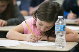 घरबाटै पानी बोकेर विद्यालयमा