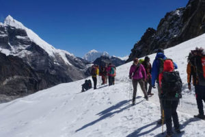 आरोही धमाधम हिमालतिर