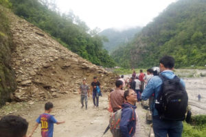 धरान–धनकुटा सडकमा पहिरो