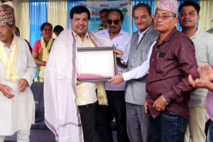 समाजसेवी डा.शर्मालाई कांग्रेस नेता सिटौलाको सम्मान