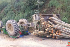 हिलेमा ट्याक्टर पल्टिँदा दुई जनाको मृत्यु