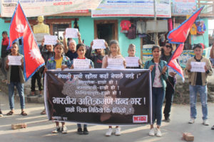 धनकुटामा भारत बिरुद्ध प्रदर्शन, नेपाली भूमि मिचिदा युवाले पोखे आक्रोस