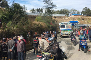 धनकुटा दुर्घटना अपडेट : क्षतिपूर्ति दिने सहमतिसँगै सात घण्टापछि कोशी राजमार्ग खुल्यो