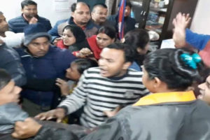 मेयरको कार्यकक्षमा पत्रकारमाथि हातपात