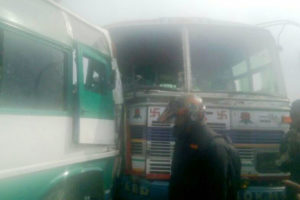 धनकुटाको त्रिसुलेमा दुई वटा बस जुध्दा १३ घाइते