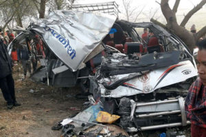 सुनसरीको झुम्कामा बस र माइक्रो जुध्यो : श्रीमान-श्रीमतिसहित चार जनाको मृत्यु