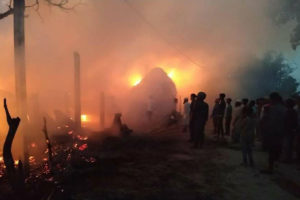 सुनसरीको पश्चिम कुसाहामा भीषण आगलागी : ५ घर जलेर नष्ट, नियन्त्रणको प्रयास जारी