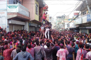 पहाडी क्षेत्रमा हर्षोल्लासपूर्वक होली मनाइदै