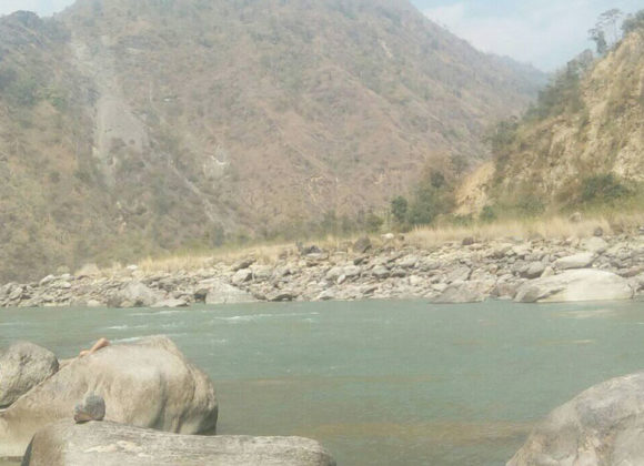 तमोर नदी किनारमा एक जना मृत भेटिए