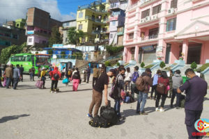 काठमाडौंमा अलपत्र परेका एक सय जनालाई धनकुटा ल्याइयो, अरुलाई ल्याउँन समस्या