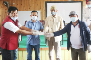 डा.सुनिल शर्माद्वारा प्रदेशकै सर्वाधिक रकम सहयोग : कोरोना राहत कोषमा ३० लाख प्रदान