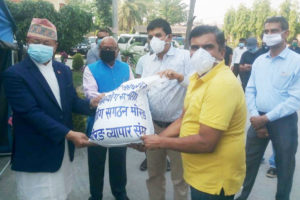 उद्योग संगठन र व्यापार संघद्वारा २४ लाखको खाद्य सामाग्री सहयोग