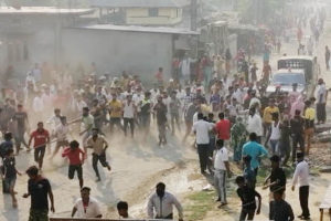 सुनसरीको दुहवीमा राहत वितरणका बिषयमा झडप, प्रहरीसहित एक दर्जन घाइते