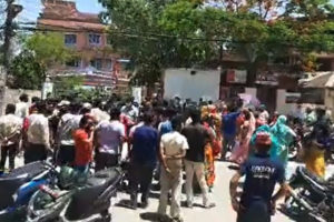 राहत माग्दै बिराटनगर महानगरपालिका घेराउ, भोकै बस्नु परेको भन्दै बिरोध प्रदर्शन