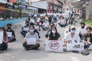 धनकुटाको सडकमा दोस्रो दिन पनि मौन प्रदर्शन