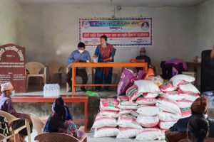 धनकुटामा असहाय वृद्धवृद्धालाई राहत, उत्कृष्ट विद्यार्थीलाई छात्रवृत्ति