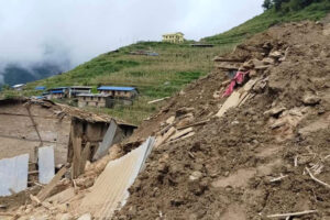 सिन्धुपाल्चोकमा पहिरोले पुर्दा ३८ जना बेपत्ता