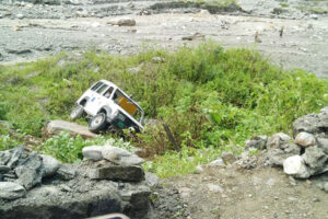 धनकुटाको लाबरबोटेमा एम्बुलेन्स दुर्घटना