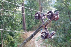 धनकुटामा करेन्ट लागेर एक जनाको मृत्यु, पोल ढलेर लत्रिएको तारबाट करेन्ट लाग्दा गयो ज्यान
